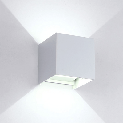 LED STENSKA SVETILKA KVADRATNA 2X5W 4000K IP54 BELA